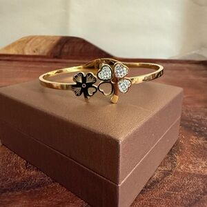 Gold -plated stainless steel cuff bangle bracelet Clover four-leaf clover accent